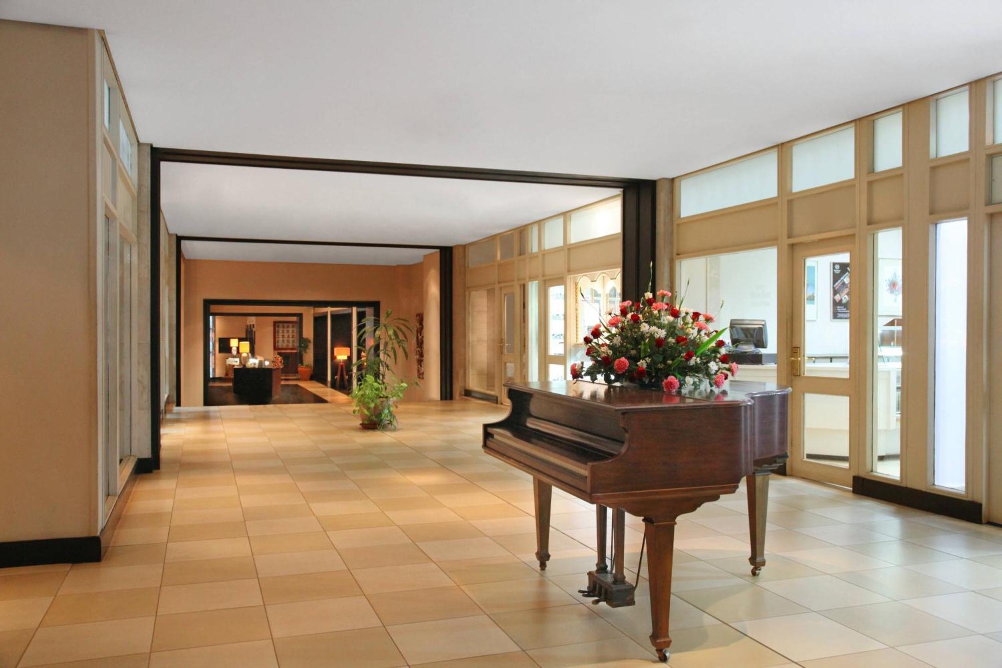Sheraton Kampala Hotel Eksteriør billede